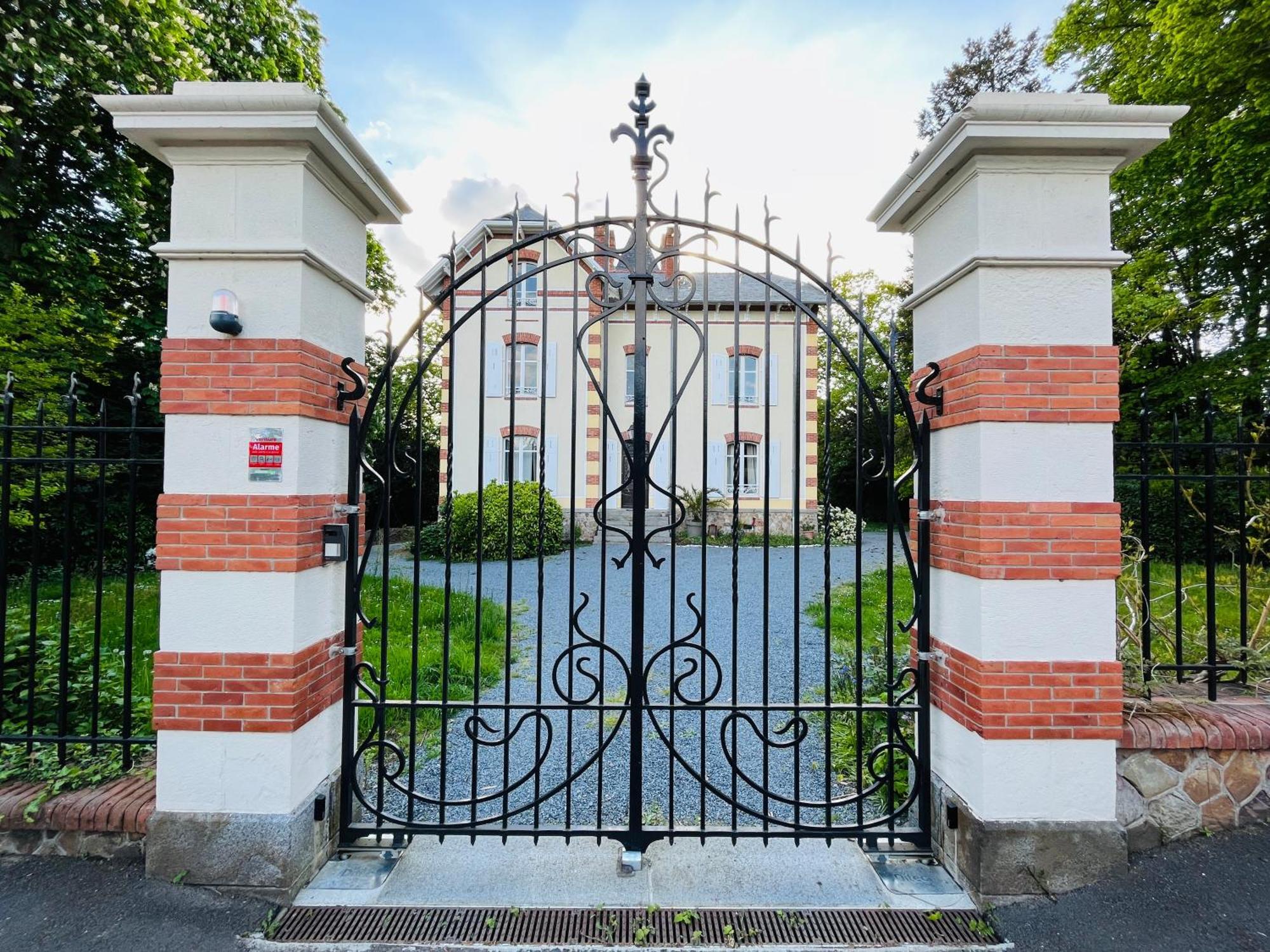 Meguinelle Villa